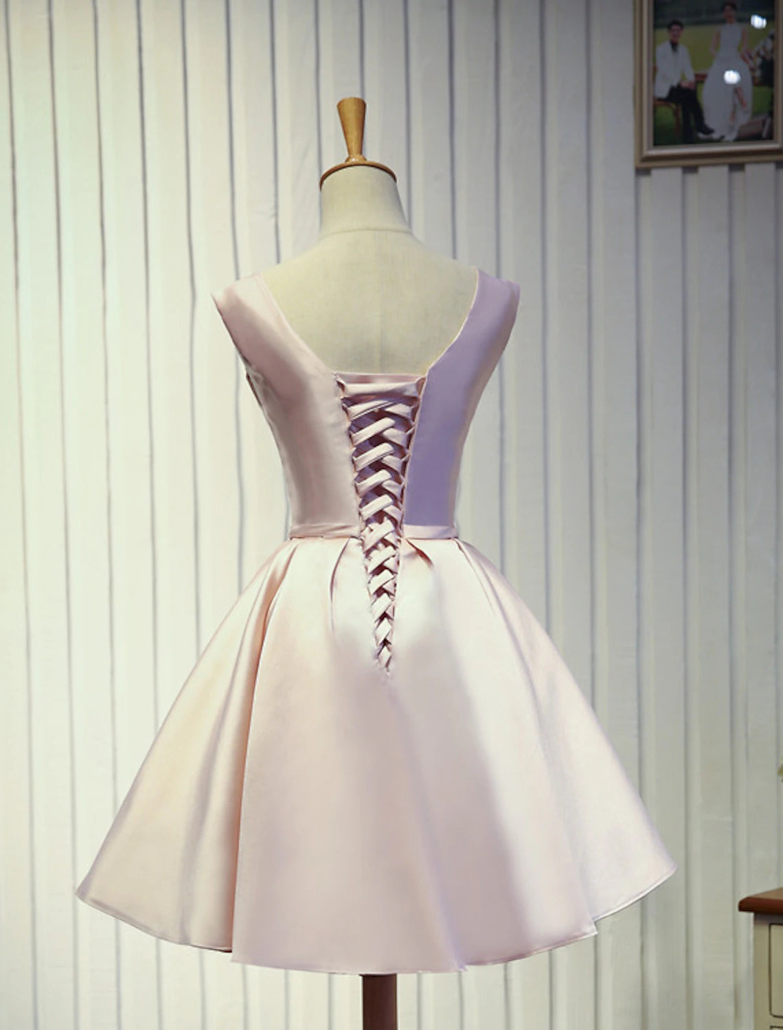 Wholesale A-Line Homecoming Dresses Minimalist Dress Prom Birthday Knee Length Sleeveless Jewel Neck Satin Backless with Butterfly